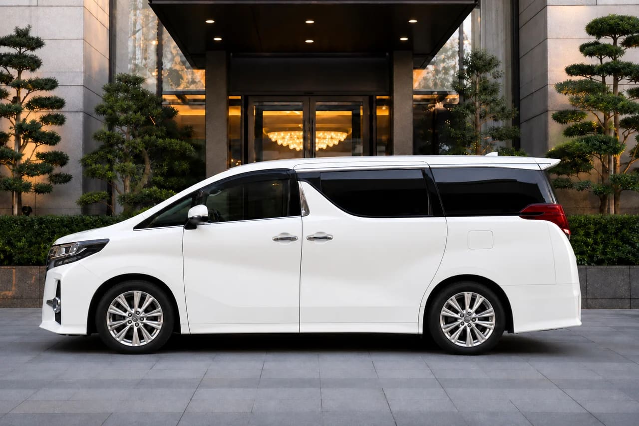 7-seat Alphard or similar 1