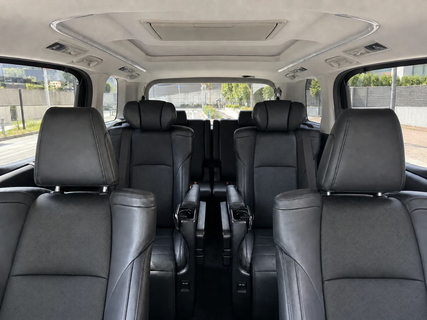 7-seat Alphard or similar 2