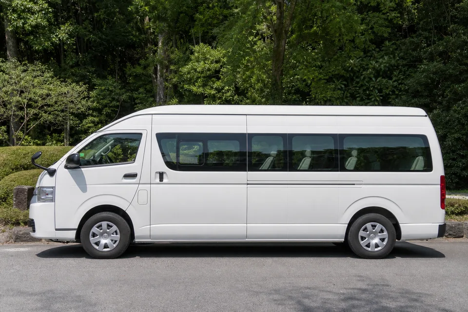 HiAce 14 places ou équivalent